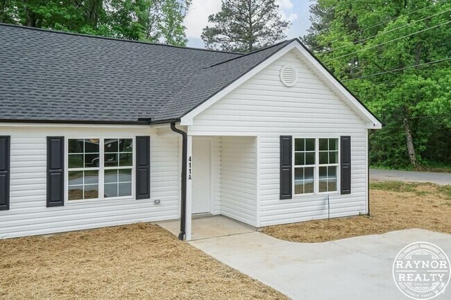 Building Photo - 411 S Chavis St Rental