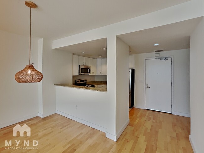 Photo - 260 King St Unidad 707