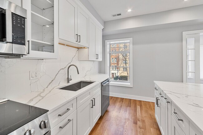 Photo - 935 W Winona St Unit 1N