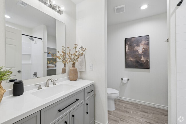 2BR, 2BA - 1,315SF - Second Bathroom