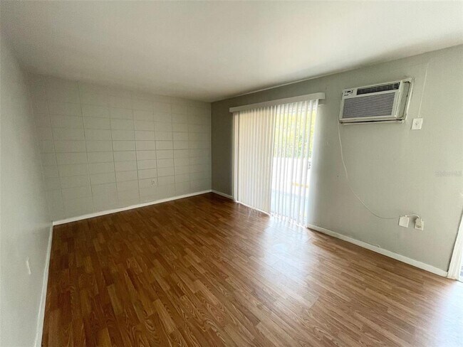 Photo - 1341 W Point Dr Unit 03