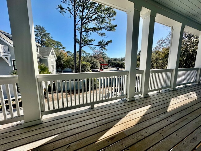 Building Photo - Second Floor, Studio Apartment in Old Town Bluffton! Unit 202