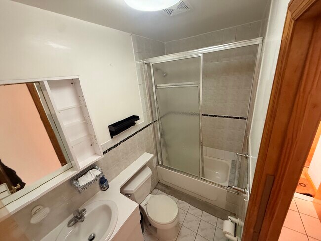 Photo - 8413 52nd Ave Unidad 8413 2Rear