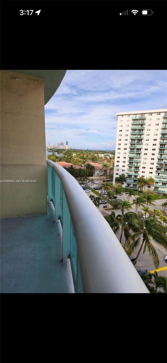 Building Photo - 19390 Collins Ave Unit 904