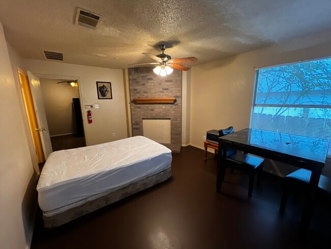 Photo - 1321 Garden Path Dr Unit 1