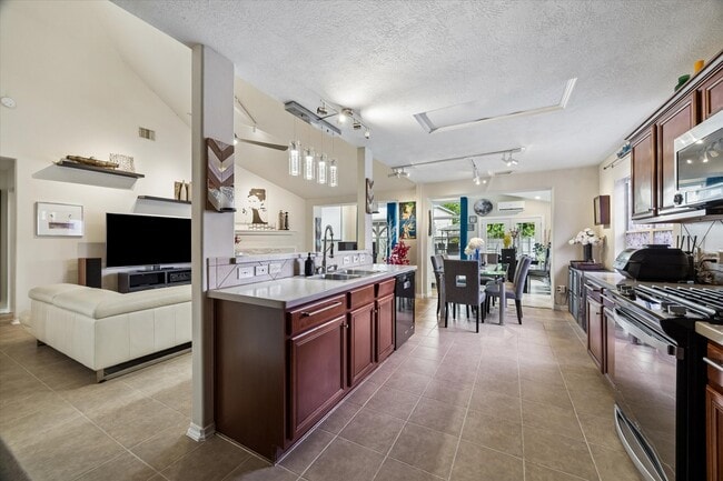 Photo - 2802 White Sands Dr