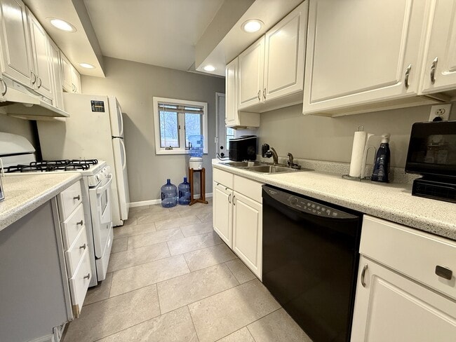 Photo - 11 Laurel Ct