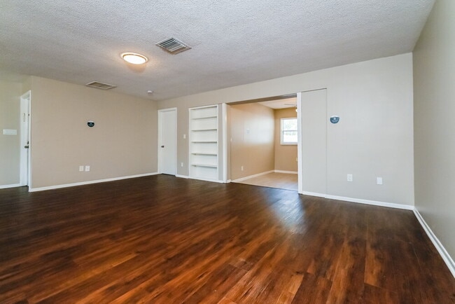 Photo - 712 Canterbury Rd