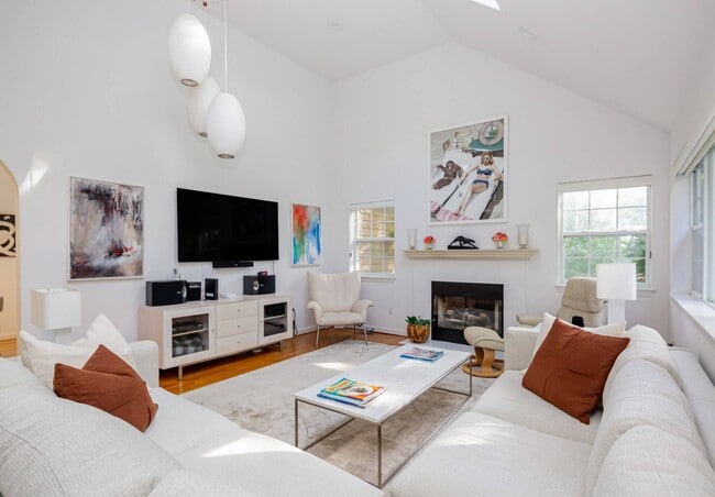 Photo - 39 Wooded Oak Ln