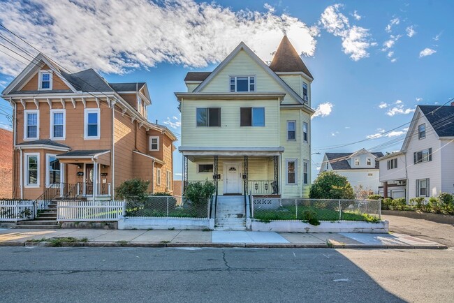 Photo - 553 Main St Unit 3