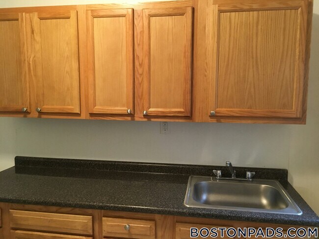 Building Photo - 1638 Commonwealth Ave Rental