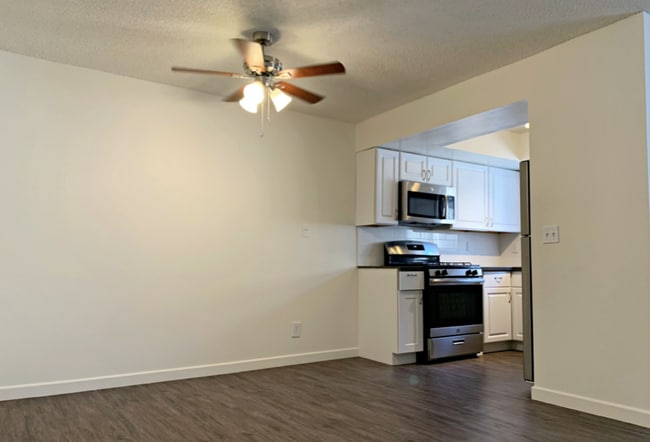 Building Photo - 1012 E Acacia Ave Unit 103 Rental