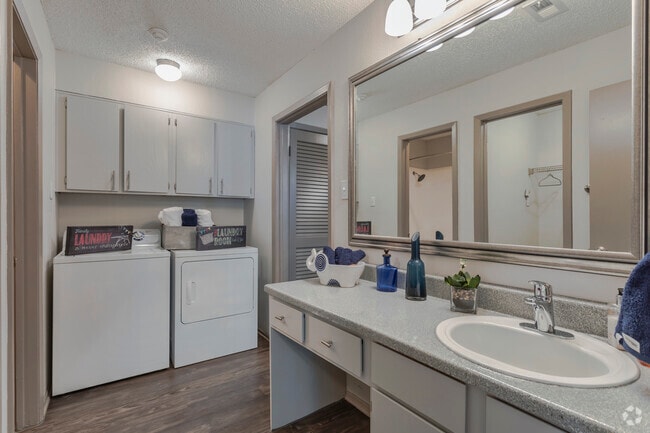 1BR, 1BA - 717 SF A3 - Bathroom