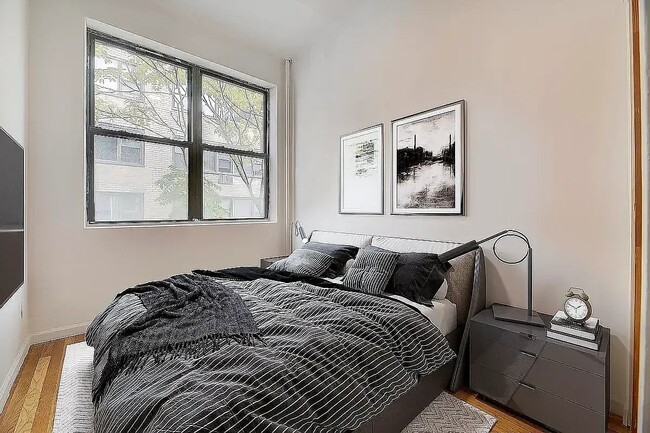 Photo - 231 E 14th St Unidad 4R