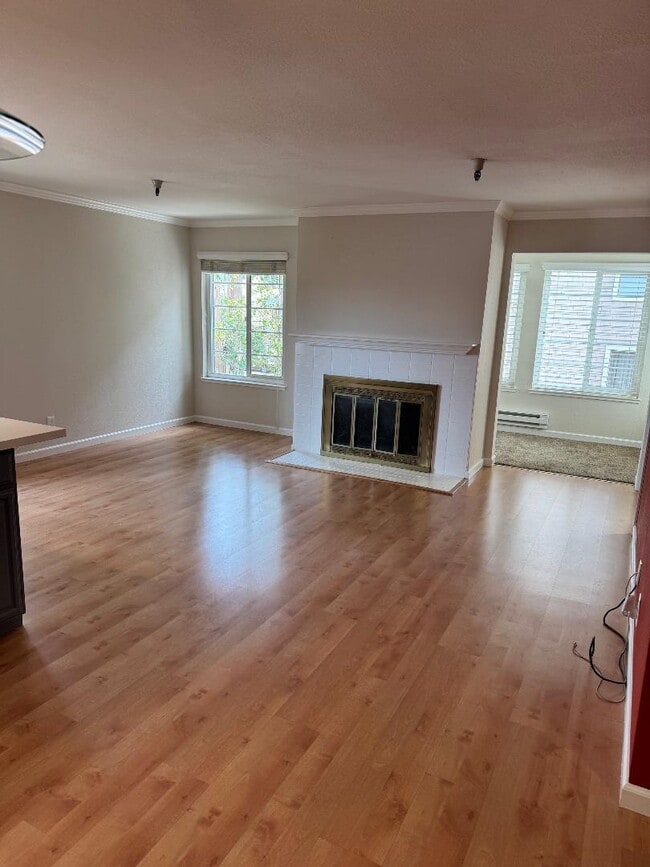 Building Photo - 735 El Camino Real Rental