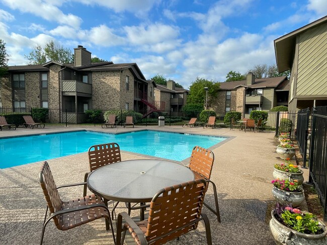Sommerset-Apartments_swimming-pool2.jpg