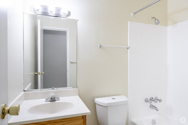 2 habitaciones, 1 baño - 800 pies cuadrados - Baño
