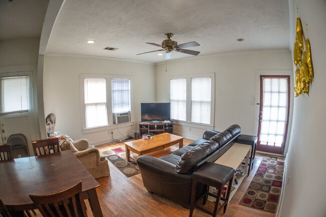 Photo - 1903 David St