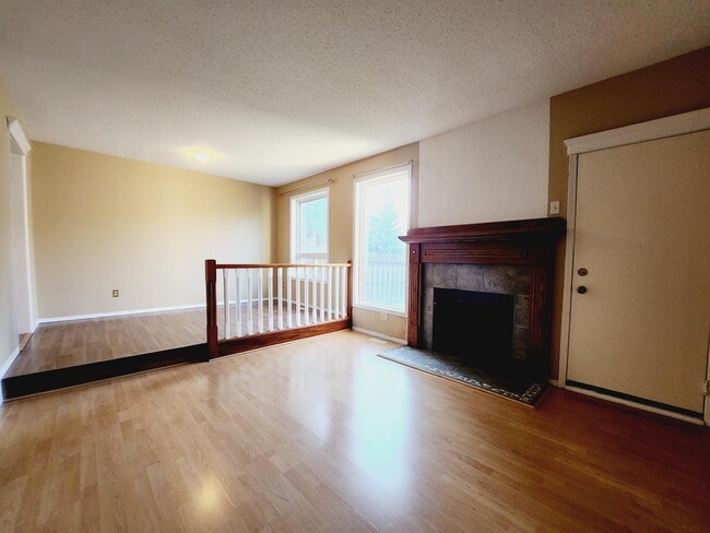 Photo - 636 Saddleback Rd NW