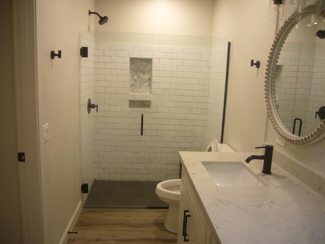 Building Photo - 2146 W Isabella Ave Rental