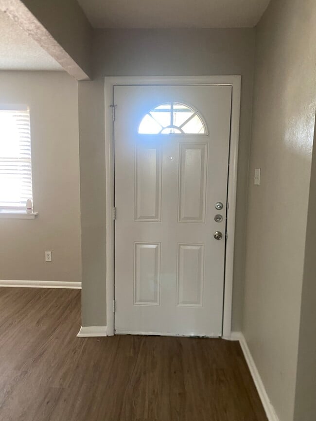 Photo - 4927 Eastgate Cir