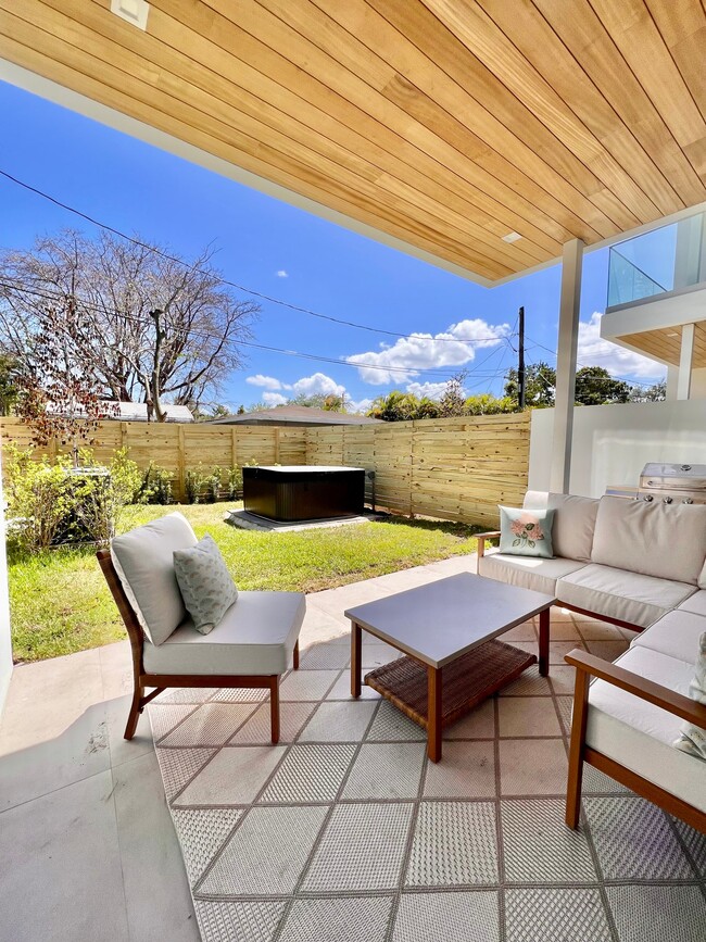 Photo - 300 SW 7th St