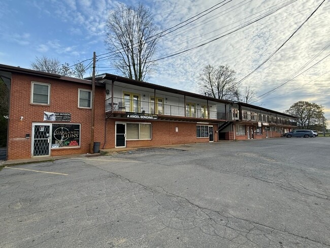 Building Photo - 404 W Jackson Blvd Unit #22