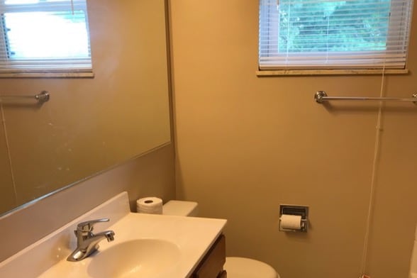 baño completo - 722 James St