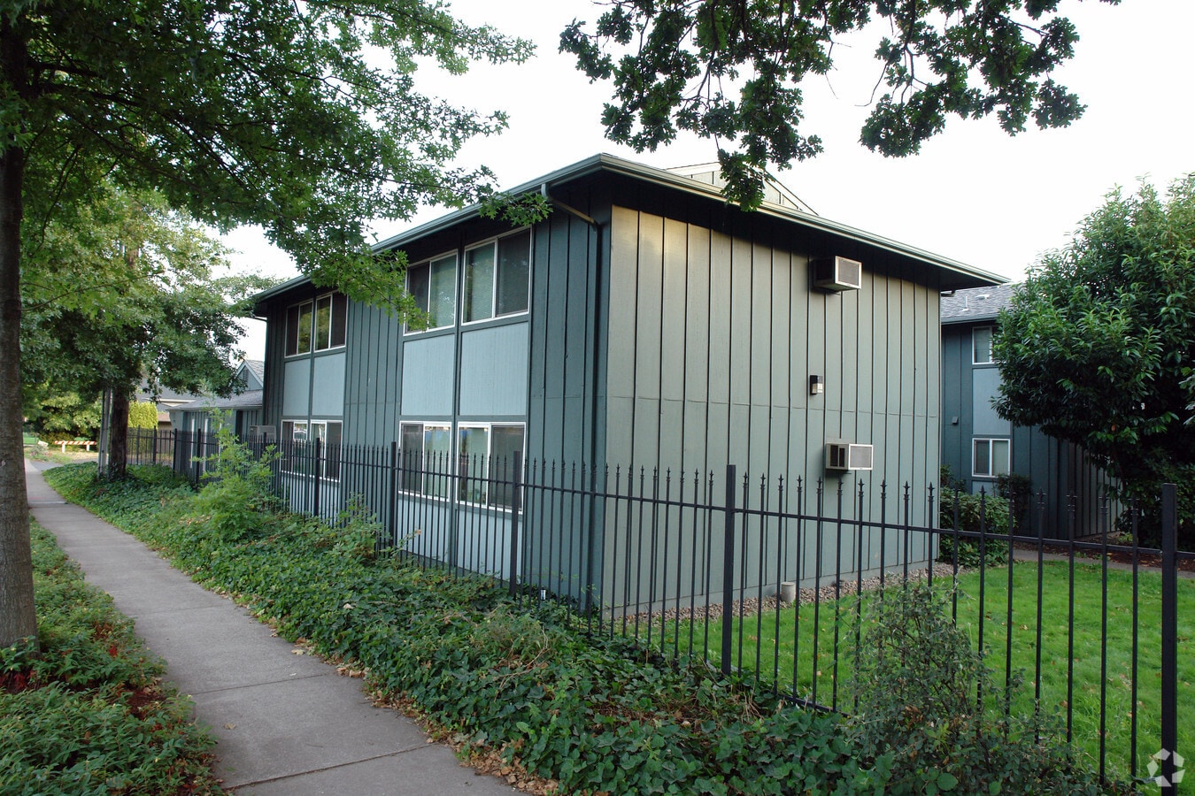 Photo - Four Oaks Apartments