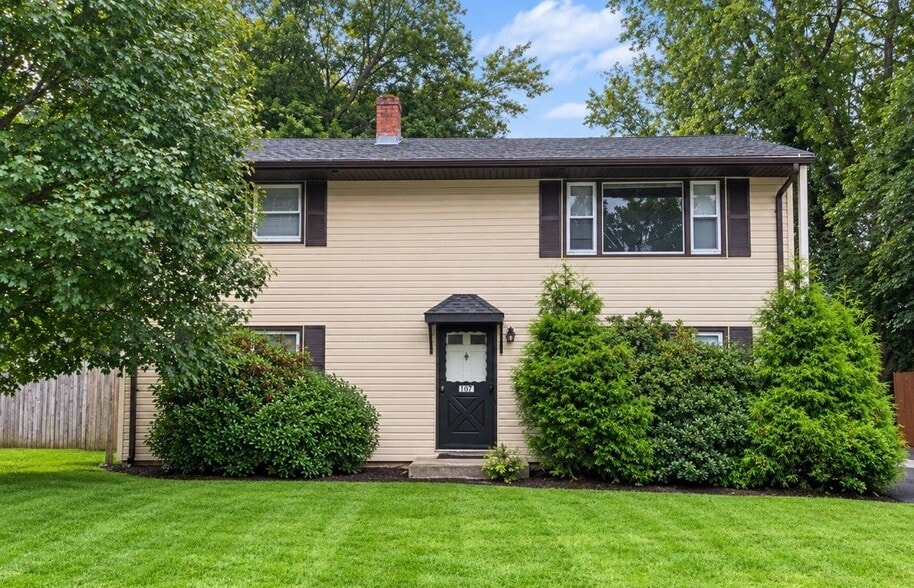 107 Crescent Dr