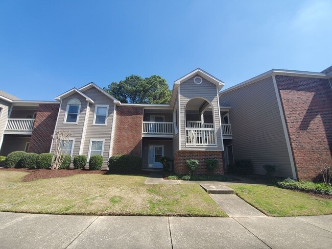 Building Photo - 672 Bartons Landing Pl