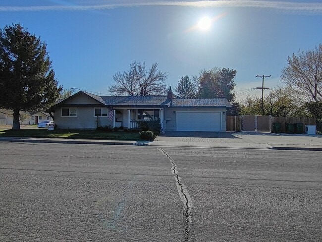 Photo - 2605 Mountain St