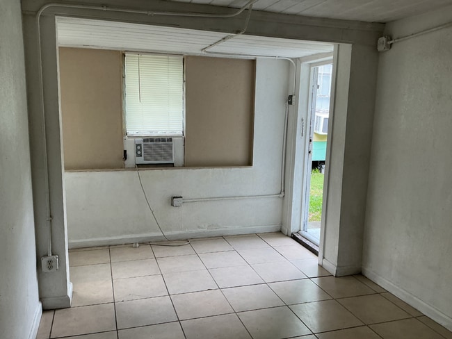 Photo - 2529 Tanglewood St Unit Tanglewood Apt. 3