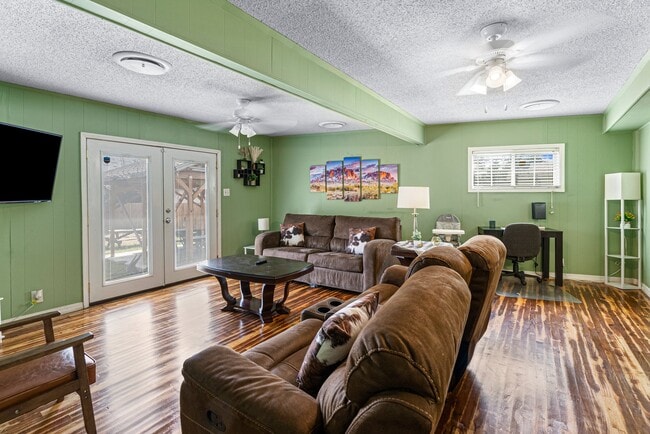 Photo - 3317 Olsen Dr