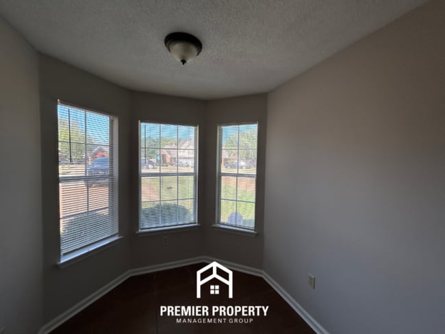 Photo - 7845 Shadowland Dr