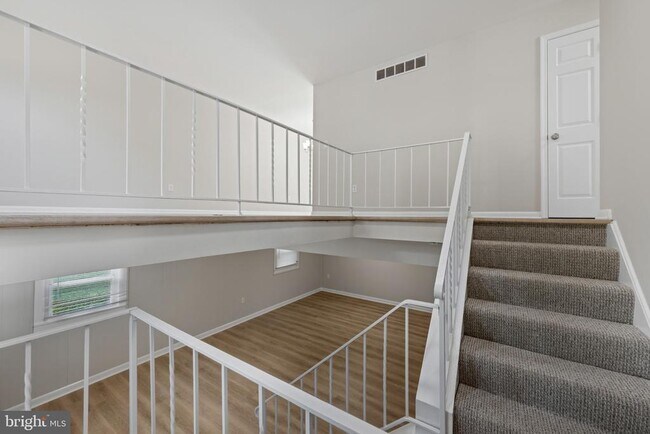 908 Country Terrace