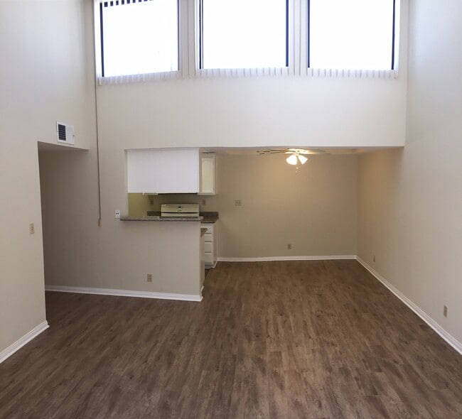 Photo - 430 South Niagara Street