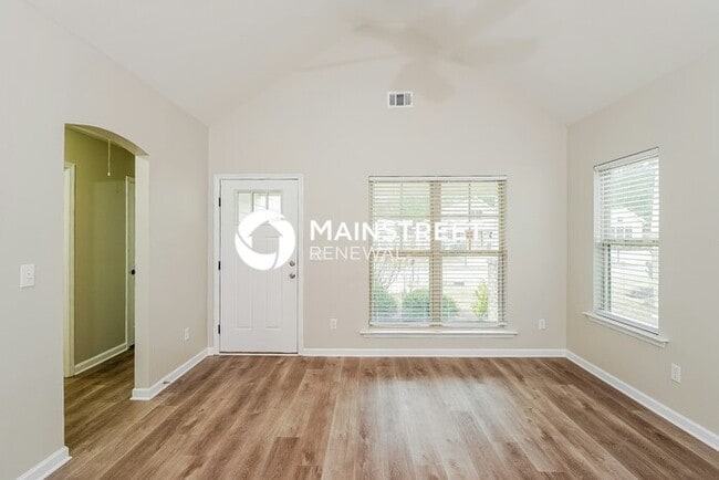 Photo - 3 Bedroom Pet-Friendly Home in ODENVILLE, AL with Main Street Renewal