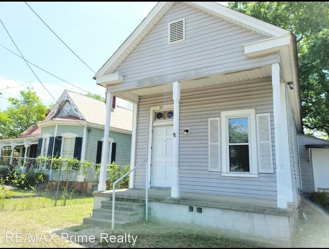 2 br, 1 bath House - 911 South Railroad St... - 2 br, 1 bath House - 911 South Railroad St...