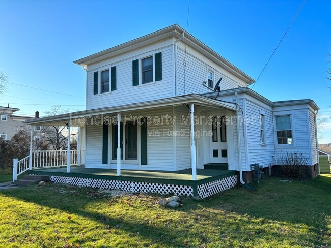 Building Photo - 548 Main St Unit 2