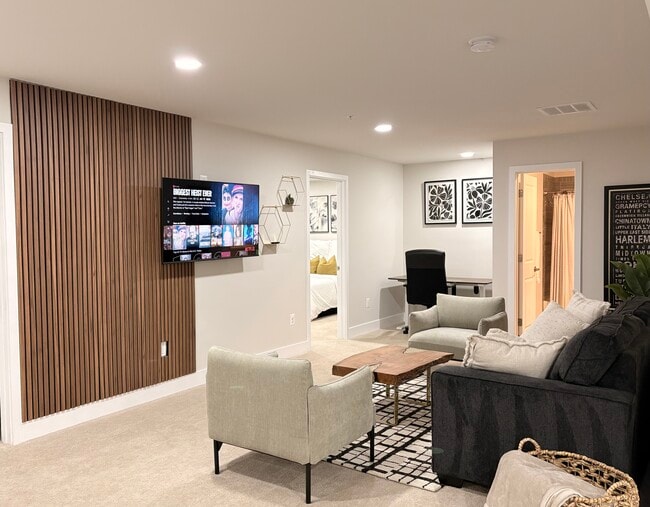 Building Photo - 4420 Shakespeare Cir Unit Room Rental Available