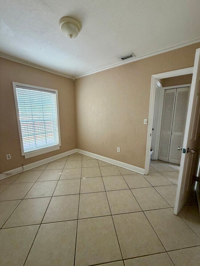 Photo - 520 SW 56th Ave