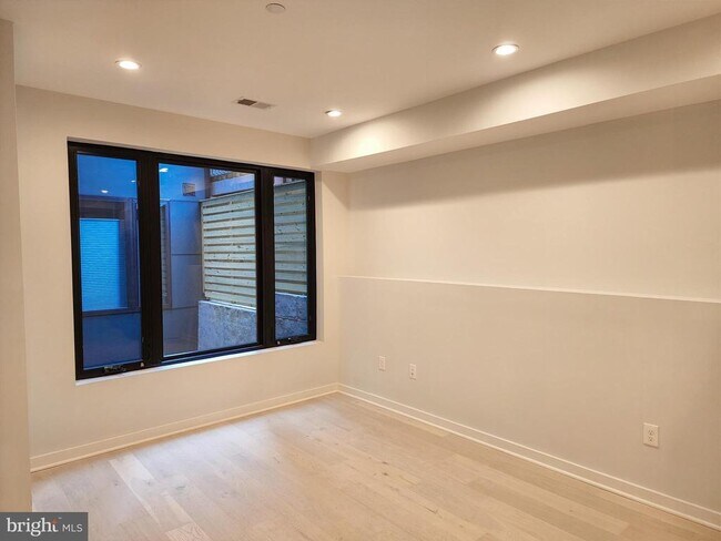 Photo - 531 Kennedy St NW Unit 4