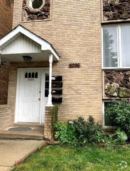 Building Photo - 6206 N Richmond St Unit 3 Rental