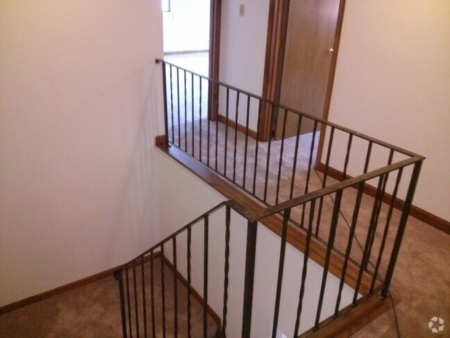 Building Photo - 64 Bridge St Unit 3 Rental