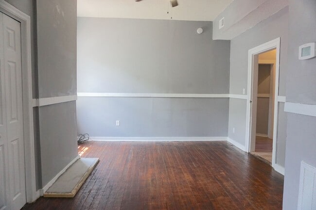 301 W Waldburg St