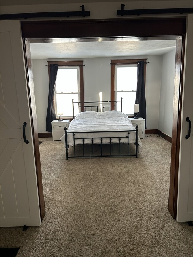 Photo - 347 N Linden St Unidad Furnished Apartment