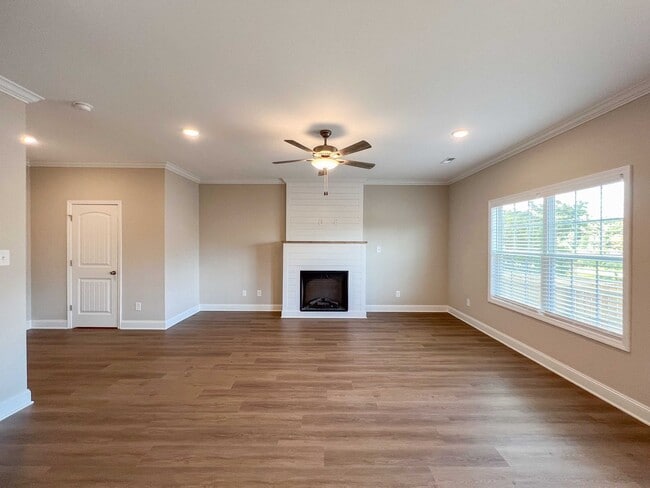 Photo - Beautiful Like-New 3 bed/2.5 bath w/ 2-car garage & fenced in backyard available June 24th!
