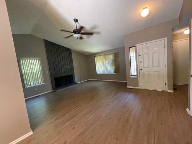 Photo - 4425 Hollyhock St