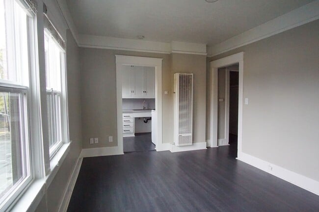 Photo - Top Floor Vintage Studio with Modern Renovations! Unidad 07